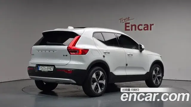 Volvo XC40 2022 — Фото 2/20