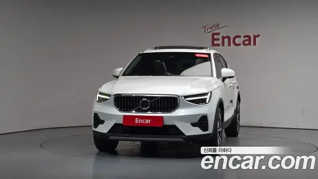 Volvo XC40 2022 — Фото 3/20