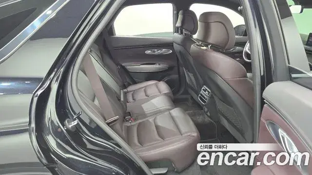 Genesis GV70 2021 — Photo 23/35