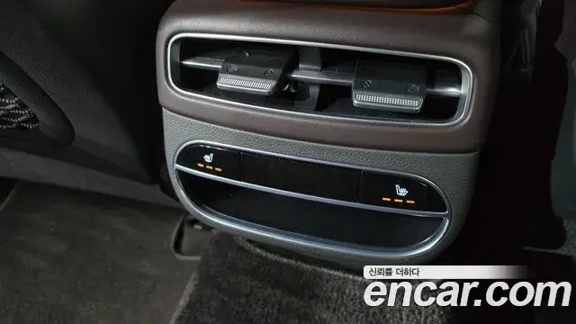 Genesis GV70 2021 — Photo 13/35