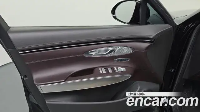 Genesis GV70 2021 — Photo 18/35