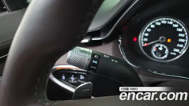 Genesis GV70 2021 — Photo 27/35