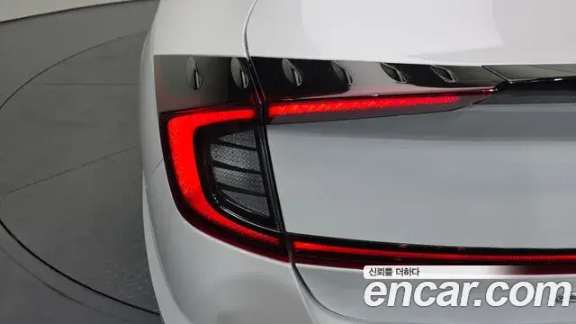 Hyundai Sonata Hybrid 2021 — ფოტო 32/35