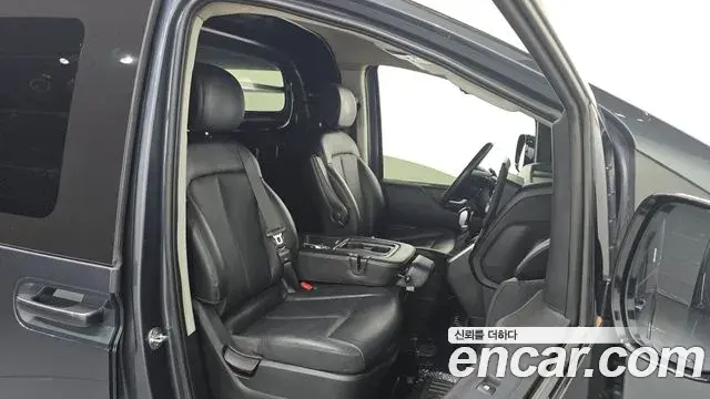 Hyundai Staria 2022 — Şəkil 8/30