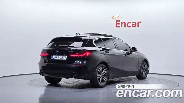 BMW 1 Series 2021 — Şəkil 9/30
