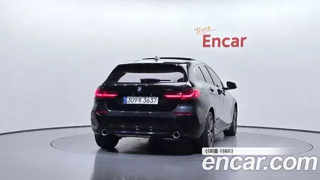 BMW 1 Series 2021 — Şəkil 17/30