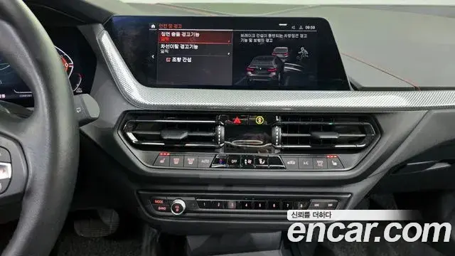 BMW 1 Series 2021 — Şəkil 24/30