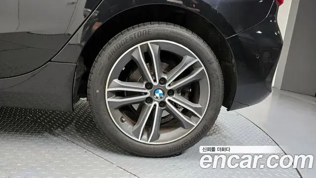 BMW 1 Series 2021 — Şəkil 14/30