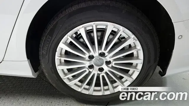 Audi A6 2021 — ფოტო 28/34