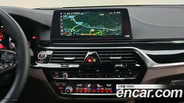 BMW 5 Series 2018 — Фото 18/20