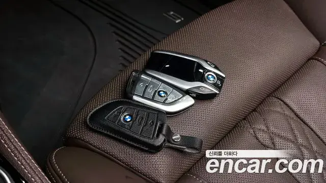 BMW 5 Series 2018 — Фото 19/20
