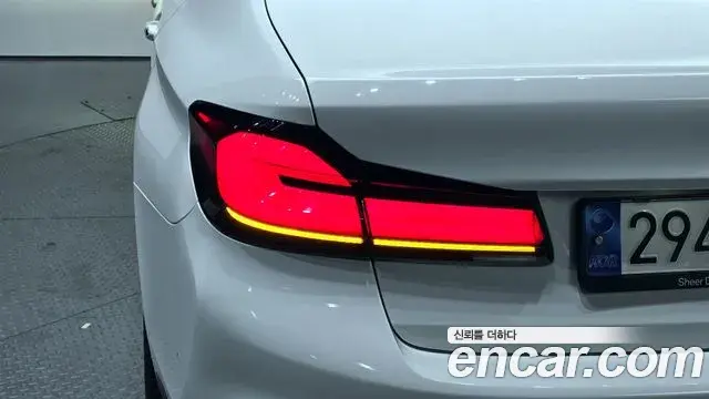 BMW 5 Series 2018 — Şəkil 1/30