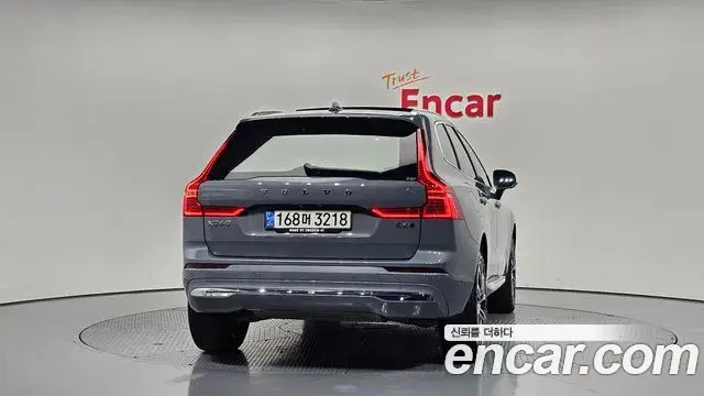 Volvo XC60 2021 — Фото 3/20