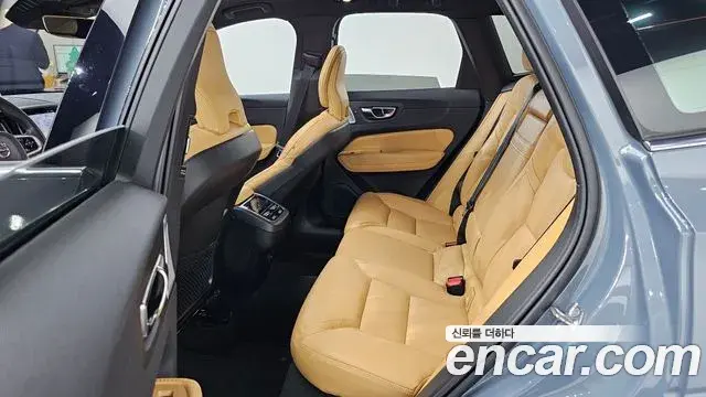 Volvo XC60 2021 — Фото 12/20