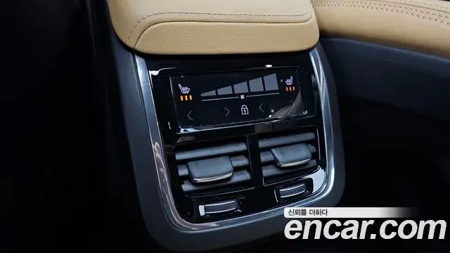 Volvo XC60 2021 — Фото 17/20