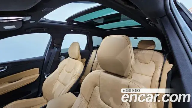 Volvo XC60 2021 — Фото 18/20