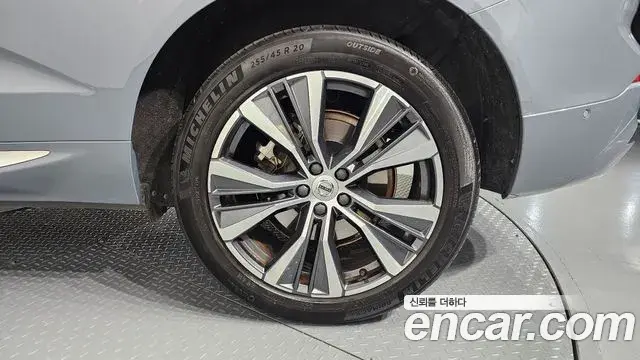 Volvo XC60 2021 — ფოტო 10/35