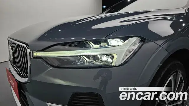 Volvo XC60 2021 — ფოტო 27/35