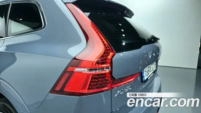 Volvo XC60 2021 — ფოტო 19/35