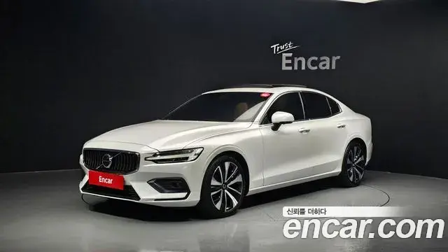 Volvo S60 2024 — Photo 4/33