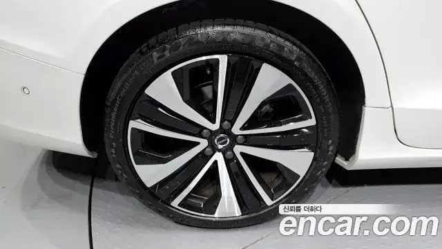 Volvo S60 2024 — Photo 16/33