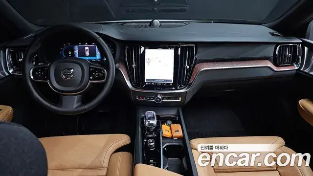 Volvo S60 2024 — Photo 10/33
