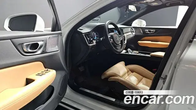 Volvo S60 2024 — Photo 12/33