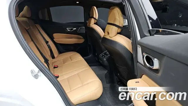 Volvo S60 2024 — Photo 11/33