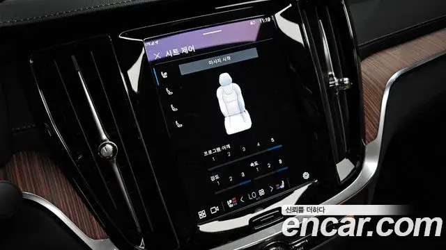 Volvo S60 2024 — Photo 30/33