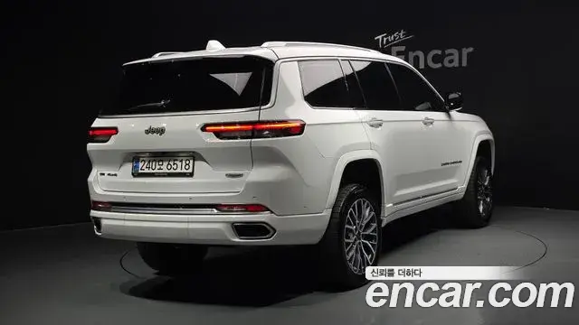 Jeep Grand Cherokee 2023 — ფოტო 3/44