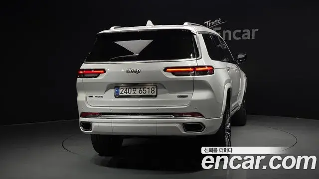 Jeep Grand Cherokee 2023 — ფოტო 15/44