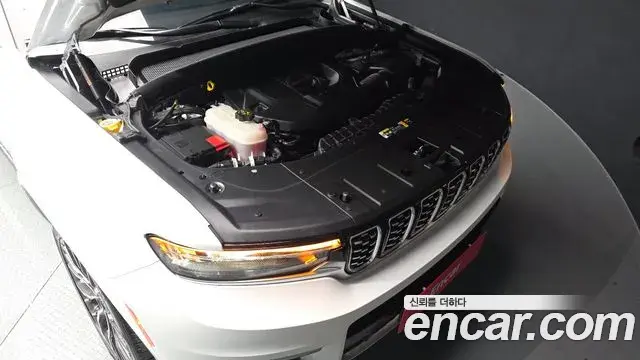 Jeep Grand Cherokee 2023 — ფოტო 32/44