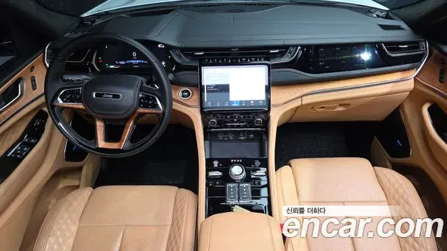Jeep Grand Cherokee 2023 — ფოტო 23/44