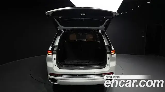 Jeep Grand Cherokee 2023 — ფოტო 36/44