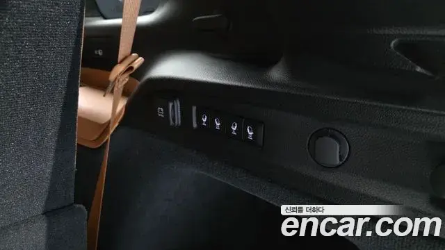 Jeep Grand Cherokee 2023 — ფოტო 11/44
