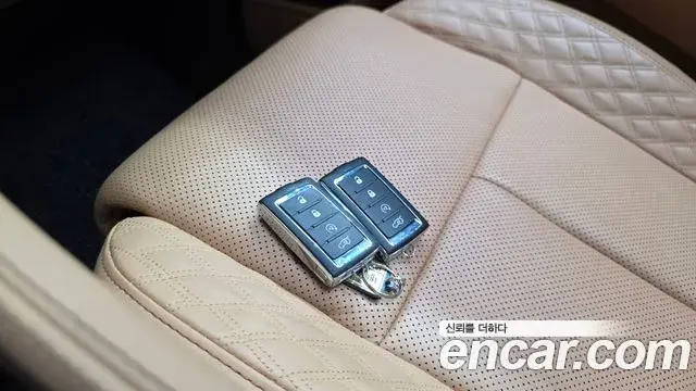 Jeep Grand Cherokee 2023 — ფოტო 18/44