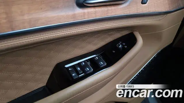 Jeep Grand Cherokee 2023 — ფოტო 24/44