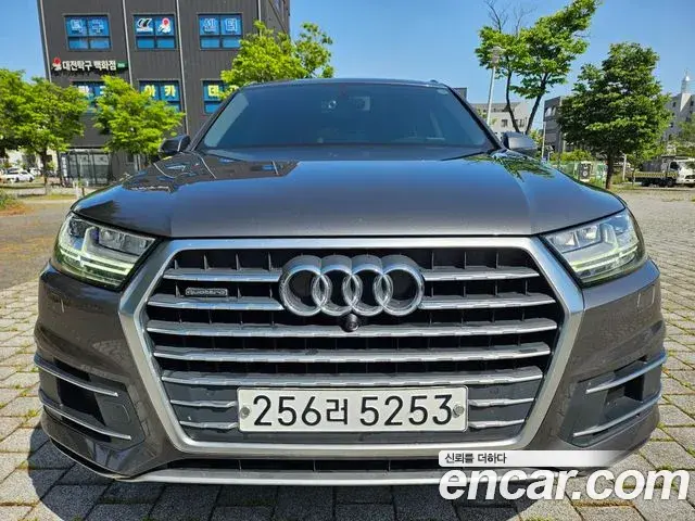 Audi Q7 2019 — Şəkil 10/20