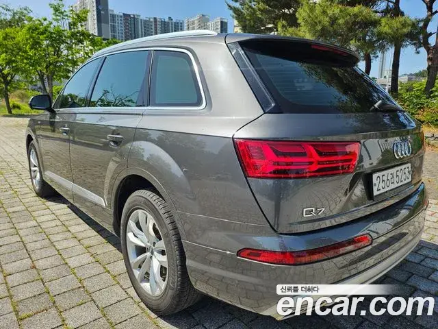 Audi Q7 2019 — Şəkil 1/20