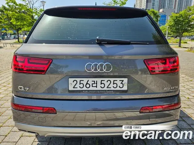 Audi Q7 2019 — Şəkil 3/20