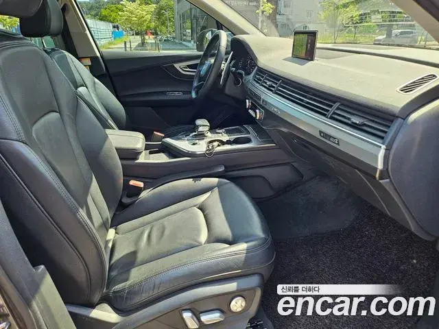 Audi Q7 2019 — Şəkil 14/20