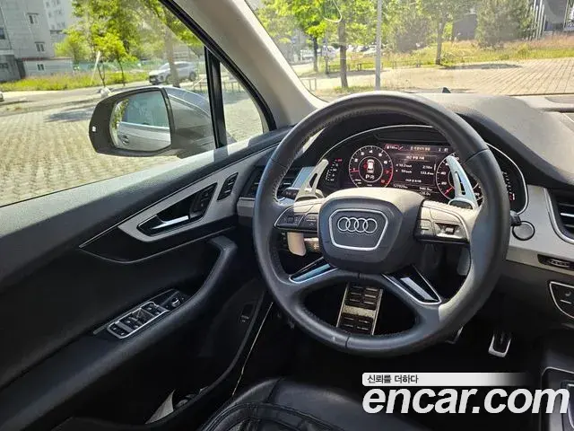 Audi Q7 2019 — Şəkil 18/20