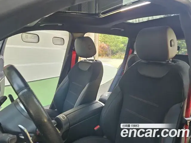 Mercedes-Benz GLB-Class 2022 — ფოტო 14/20