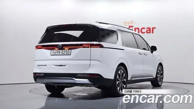 Kia Carnival 2021 — Фото 2/20