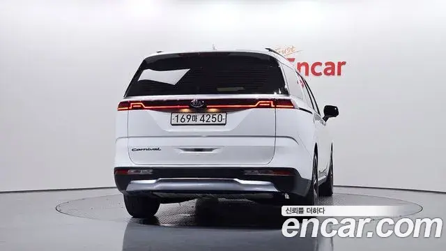 Kia Carnival 2021 — Фото 4/20