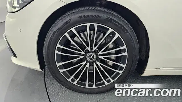 Mercedes-Benz S-Class 2023 — Photo 5/20