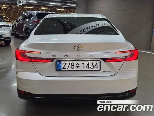 Toyota Camry 2025 — ფოტო 4/17