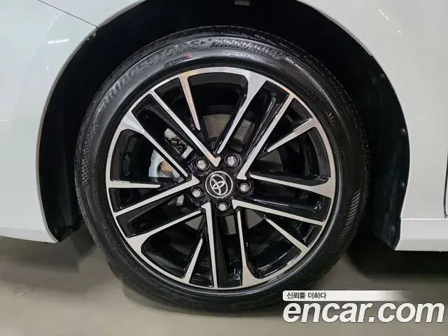 Toyota Camry 2025 — ფოტო 17/17