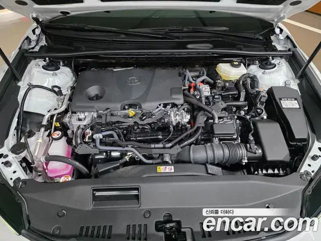 Toyota Camry 2025 — ფოტო 16/17