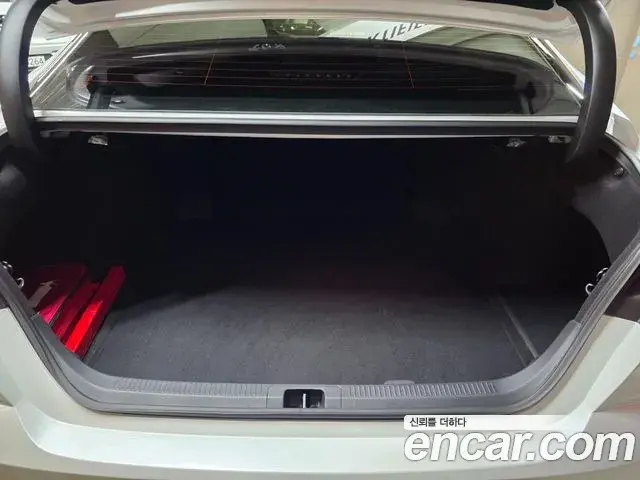 Toyota Camry 2025 — ფოტო 2/17